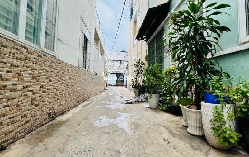 TÂN PHÚ - HẼM Ô TÔ - NHÀ LÔ GÓC 3 TẦNG VỪA Ở VỪA CHO THUÊ - NGANG KHỦNG 8M NỞ HẬU - SỔ CHÍNH CHỦ BÌA HOÀN CÔNG ĐỦ - NHỈNH 7 TỶ.