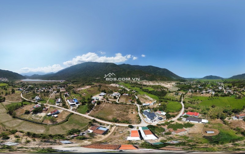 Chủ kẹt tiền cần bán lô đất đẹp 4 mặt tiền full thổ cư tại Xuân Sơn, Vạn Ninh