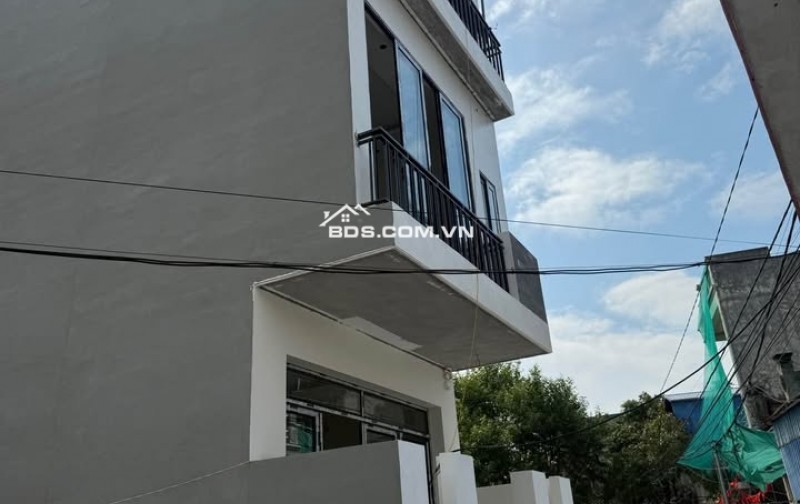 BÁN NHÀ ĐẸP 2.5 TỶ 3 TẦNG 46M2  Ô TÔ ĐỖ CỬA NGÕ  ĐƯỜNG KÊNH