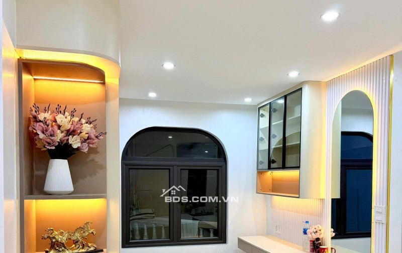 Nhà Đẹp Linh Quang, Đống Đa 31m, 5 tầng, mt 4m, giá 9.6 tỷ.