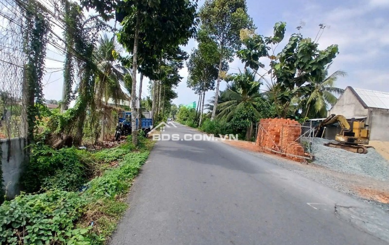 Căn nhà RỘNG-ĐẸP- Kế bên Chợ Mỹ Phong-Cầu Chà Sáu. Đường 4m-xe hơi vi vu.