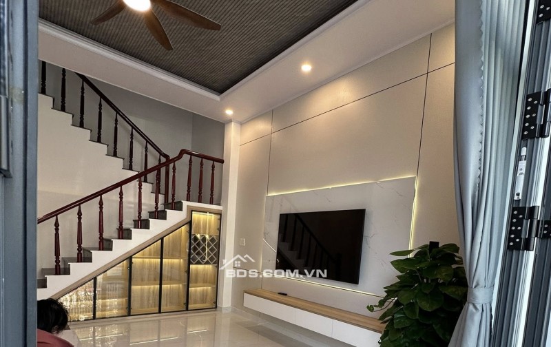 Bán nhà 2 tầng đường 7,5m Nguyễn Công Hoan - trục đường kinh doanh