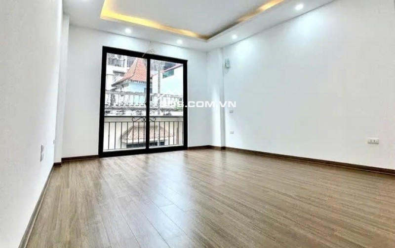 !: LÔ GÓC - NGÕ 3 GÁC - GẦN PHỐ  Bán nhà Đống Đa