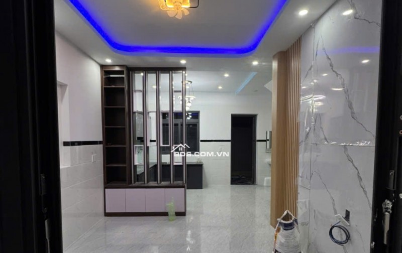 Cần tiền bán gấp mặt tiền đường nhựa 1 lầu 1 trệt mới xây chưa ở TT Long Điền, BRVT