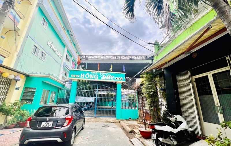 Giảm nhẹ 100tr - Giá mới 9.8 tỷ bán gấp. NHÀ 4 TẦNG CHÍNH CHỦ - NGÀY CÔNG TRƯỜNG HỒNG ĐỨC,