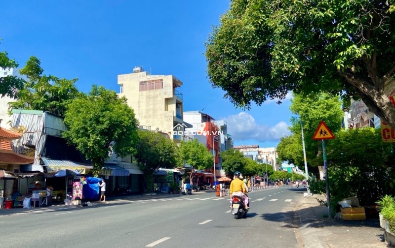 MẶT TIỀN KINH DOANH 5 TẦNG ĐƯỜNG NGUYỄN SƠN - KHU VIP KHÔNG VƯỚN CON LƯƠNG - DTSD 88M2 - 3PN - 3WC - TẶNG FULL NỘI THẤT - GIÁ 9 TỶ TL.,