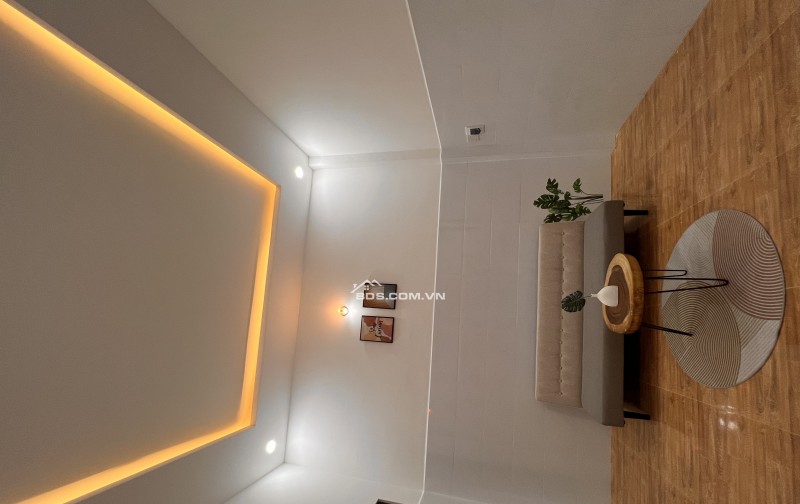 Nhà mới xây tại TP Mỹ Tho1 cách cầu quay 5p chạy xe, có sân đậu ô tô