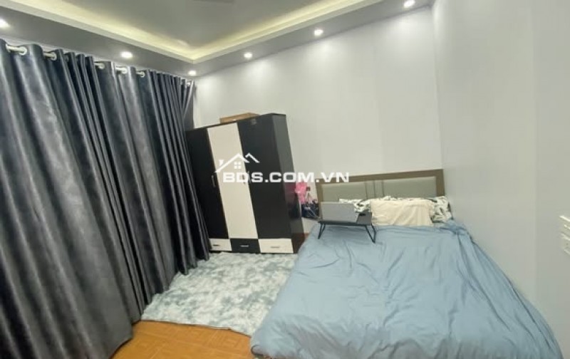 BÁN NHÀ ĐẸP 2.33 TỶ 3 TẦNG 45M2 ( HƯỚNG ĐÔNG ) KHU BÃI VƯỢT