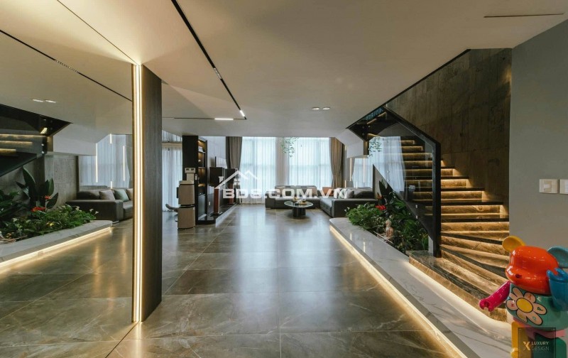 Bán Căn Chung Cư Cao Cấp Sunshine Garden, Hai Bà Trưng 124/220m, mt10m, giá 19.6 tỷ.