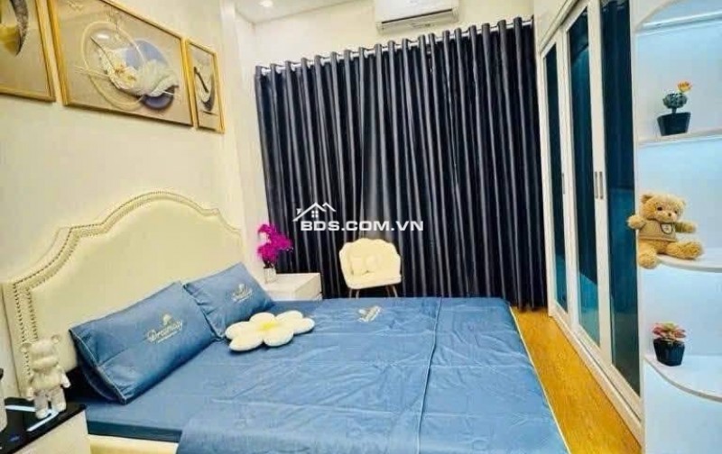 Bán Nhà Phố Hồng Hà, Hoàn Kiếm 22m, 5 tầng, mt 3.3m, giá 6.18 tỷ.