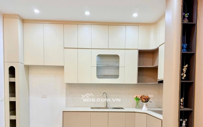 Nhà Đẹp Linh Quang, Đống Đa 31m, 5 tầng, mt 4m, giá 9.6 tỷ.