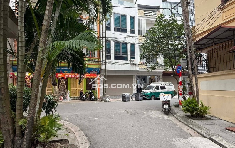 Bán Nhà Kinh Doanh Tam Trinh, Hoàng Mai 97m, 3 tầng, mt 7.5m, giá 33 Tỷ.