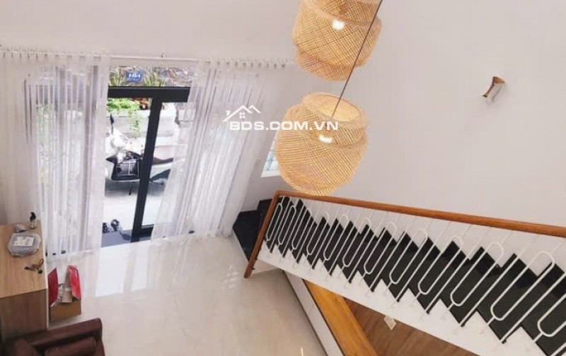 Bán nhà tặng NT vào ở ngay HXH Phan Huy Ích ngang 4m 56m2 gần Emart chỉ 5.8 tỷ.