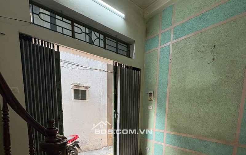 BÁN NHÀ 1.25 TỶ 2 TẦNG 23M2 ( TÂY NAM ) NGÕ NGẮN GIẢI PHÓNG