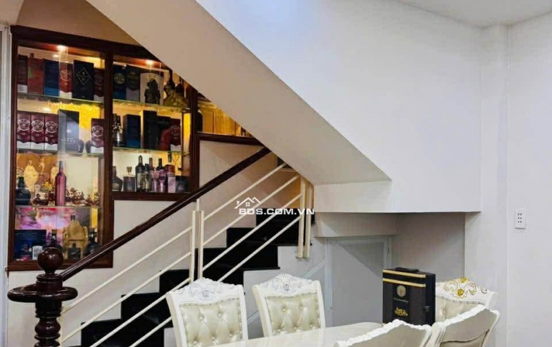 Bán nhà đẹp 3 tầng Ni Sư Huỳnh Liên Tân Bình, 4.2x12m, 4PNKK chỉ nhỉnh 5 tỷ