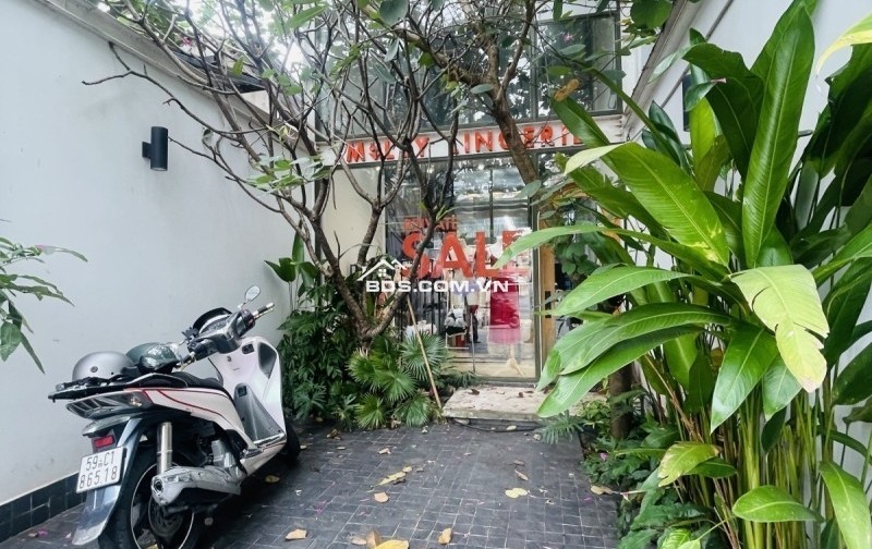 Bán mặt tiền KD gần bên Gigamall Phạm Văn Đồng, 2 tầng, 90m2, đường 12m, sổ hồng, giá 13 tỷ TL