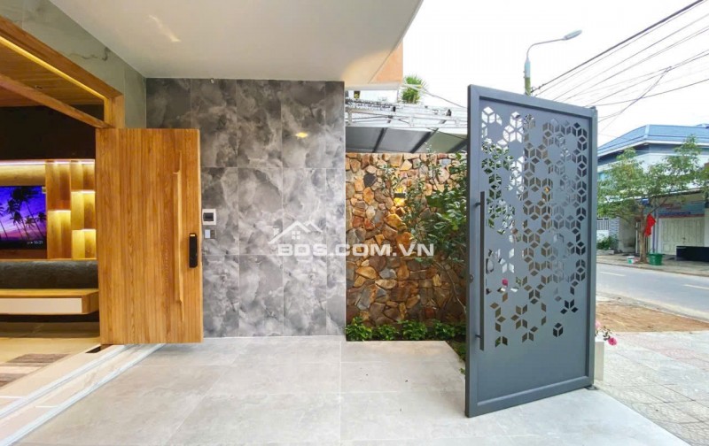 SIÊU PHẨM - Nhà 3 Tầng mặt tiền đường 7,5m Đinh Đức Thiện