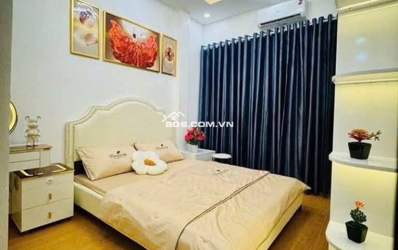 Bán Nhà Phố Hồng Hà, Hoàn Kiếm 22m, 5 tầng, mt 3.3m, giá 6.18 tỷ.