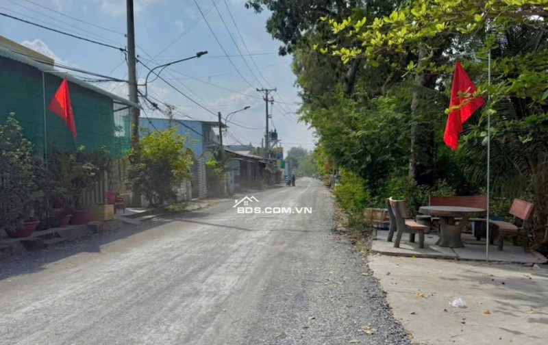 Căn nhà RỘNG-ĐẸP- Kế bên Chợ Mỹ Phong-Cầu Chà Sáu. Đường 4m-xe hơi vi vu.