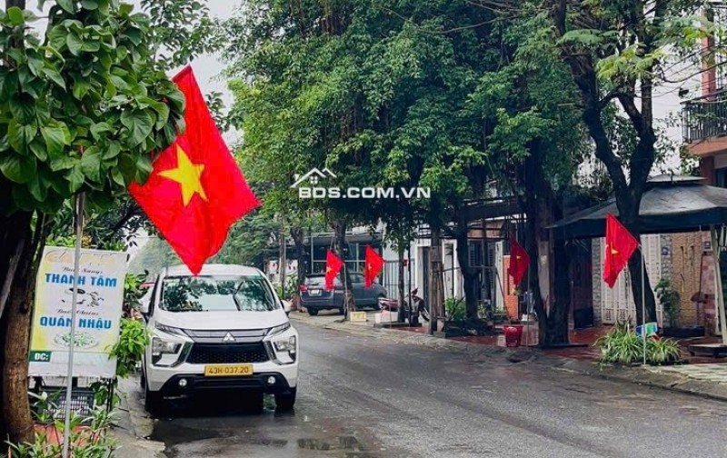 Bán nhà 3 tầng đường Nguyễn Xí -  Trục đường kinh doanh