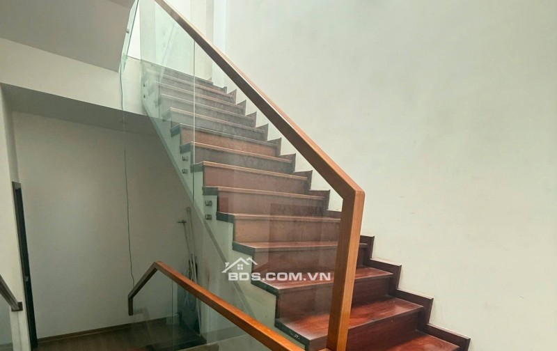 Bán nhà 3 tầng đường Hòa Phú 10 - VIEW công viên