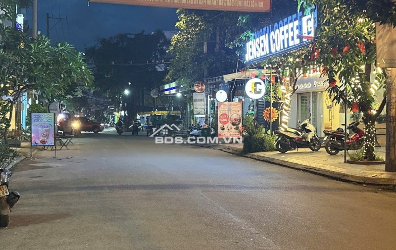 Cần bán GẤP NHÀ hẻm 220 Nguyễn Văn Khối ngang 10.2m 235m2 tiện xây BT ngay Làng Hoa 24 tỷ