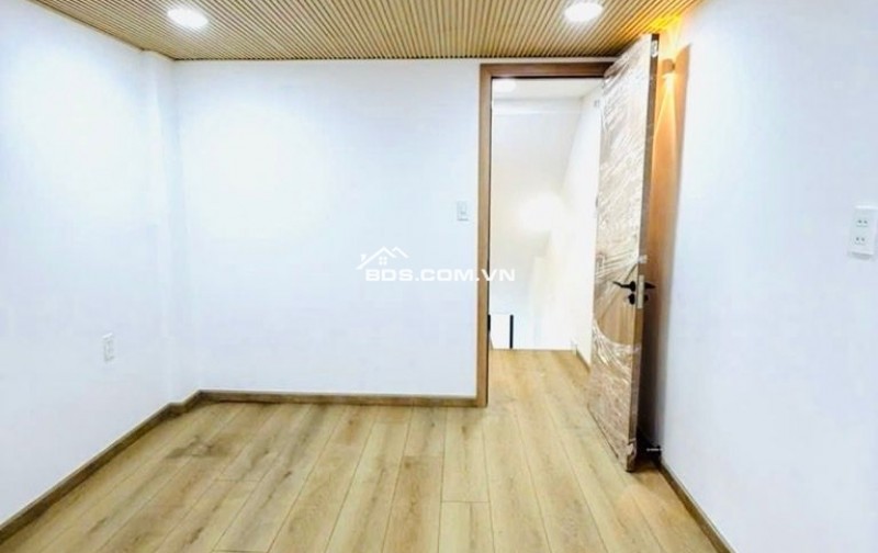 Bán nhà Quận 10 - đường Thành Thái - nhà mới tặng nội thất - 35m2 - 4ty79