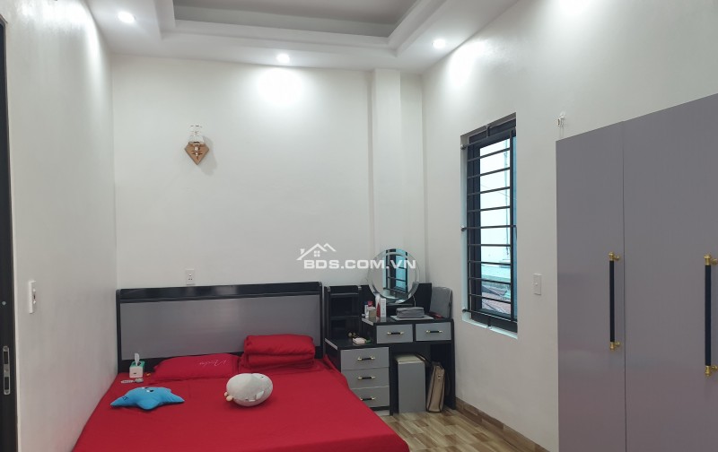 BÁN NHÀ ĐẸP 2.18 TỶ 3 TẦNG 47M2 ( ĐÔNG NAM ) NGÕ GIẢI PHÓNG