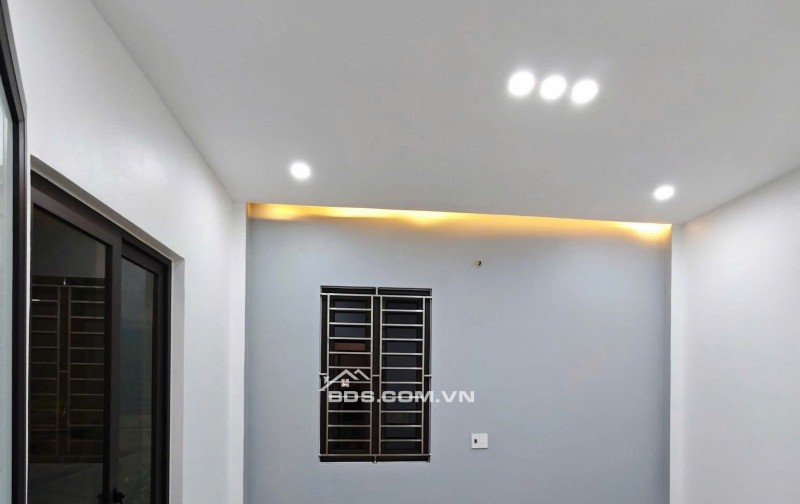 BÁN  NHÀ 3.25 TỶ 3 TẦNG 60M2 CÓ SÂN Ô TÔ NGÕ TRẦN NHÂN TÔNG