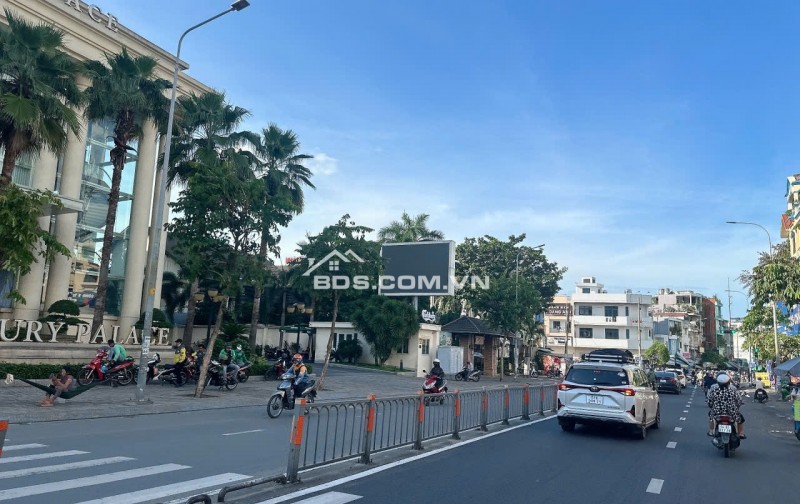 Bán nhà 4 lầu HXH Nguyễn Thái Sơn ngang 5.2m 121m2 11PN gần siêu thị Emart chỉ 12.5 tỷ.