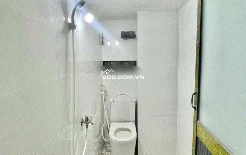 CHO THUÊPHÒNG TRỌ SÁT HUTECH,GTVT, NGOẠI THƯƠNG CHỈ 4TR/THÁNG