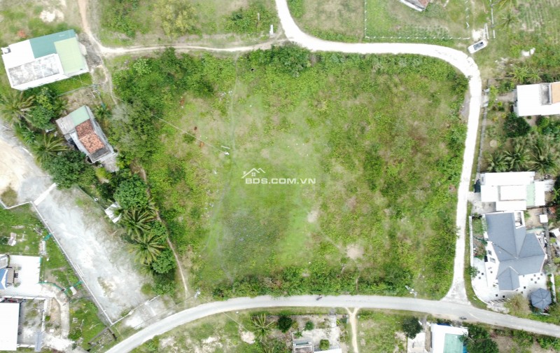 Chủ kẹt tiền cần bán lô đất đẹp 4 mặt tiền full thổ cư tại Xuân Sơn, Vạn Ninh