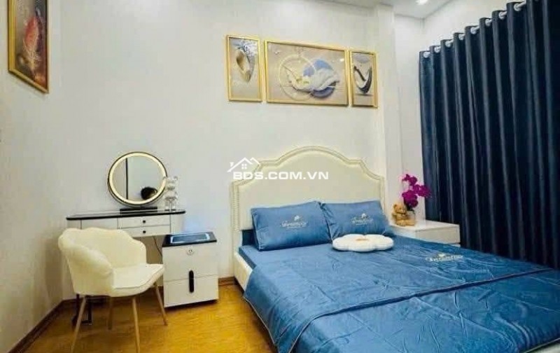 Bán Nhà Phố Hồng Hà, Hoàn Kiếm 22m, 5 tầng, mt 3.3m, giá 6.18 tỷ.