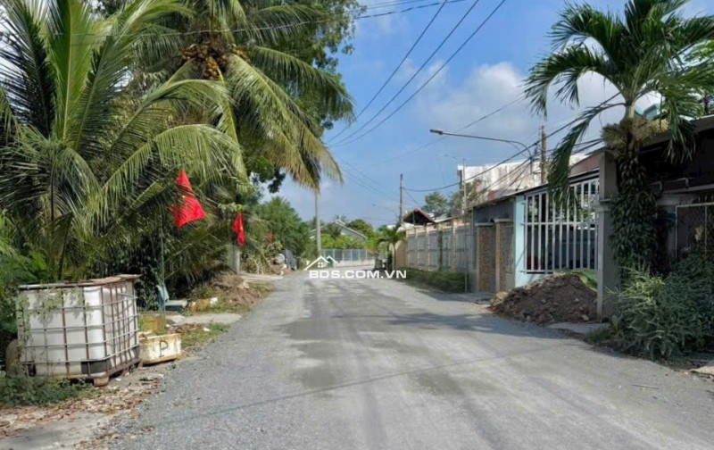 Căn nhà RỘNG-ĐẸP- Kế bên Chợ Mỹ Phong-Cầu Chà Sáu. Đường 4m-xe hơi vi vu.