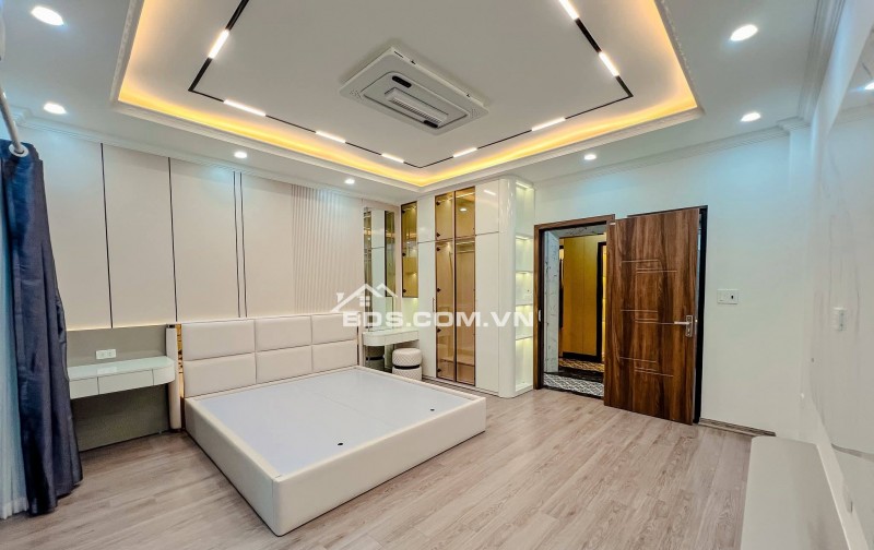 Nhà Đẹp Thang Máy, Lô Góc Trần Khát Chân, Hai Bà Trưng, 42m, 6 tầng, mt 4.5m, giá 13.9 tỷ