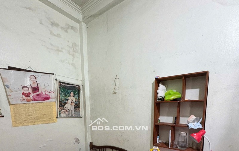 BÁN NHÀ 1.25 TỶ 2 TẦNG 23M2 ( TÂY NAM ) NGÕ NGẮN GIẢI PHÓNG