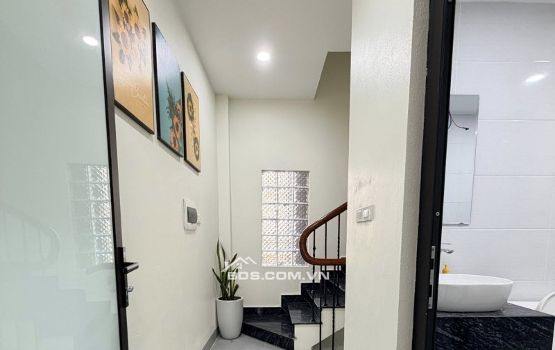 BÁN NHÀ CẦU GIẤY NGÕ THÔNG ĐẸP KHÔNG TÌ VẾT 36M 5 TẦNG LÔ GÓC 9.1 TỶ