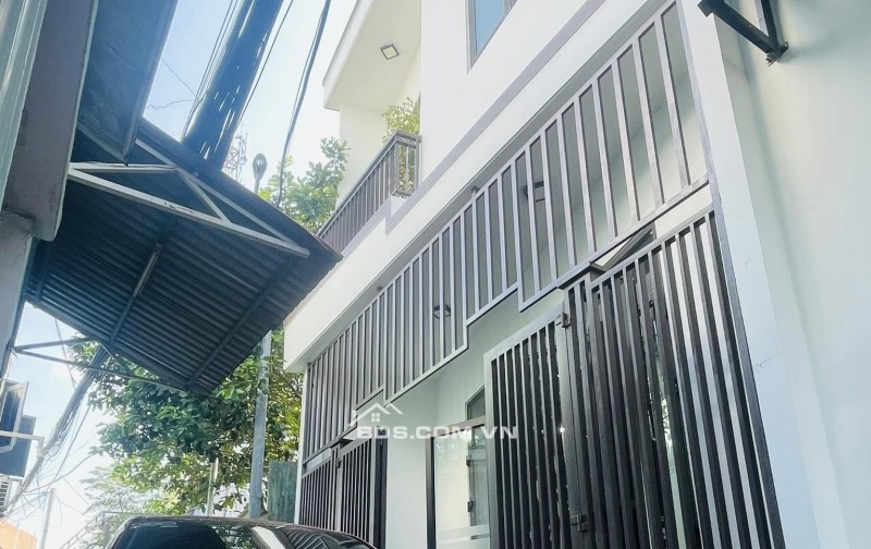 Nhà 2 tầng 2 mê kiệt Ô tô FULL nội thất Y hình  - gần đường chính TÔ HIỆU