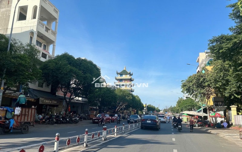 Bán nhà 4 lầu HXH Nguyễn Thái Sơn ngang 5.2m 121m2 11PN gần siêu thị Emart chỉ 12.5 tỷ.