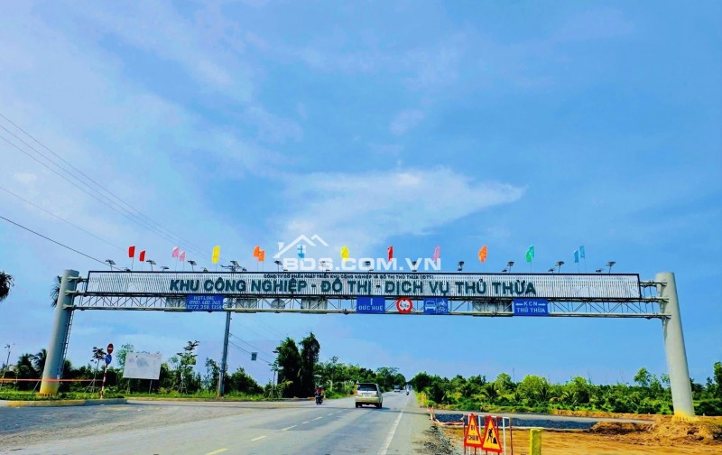 Long 0931895958 biệt thự mặt tiền DT818, 3 lầu mới 100%, chỉ 3,4 tỷ ngay trạm dừng chân Châu Thành