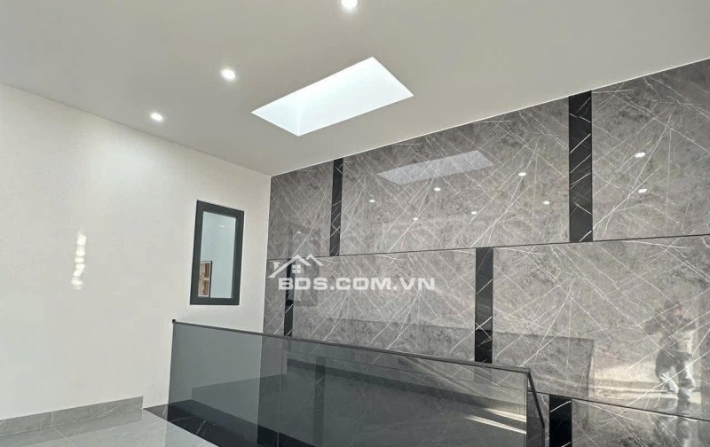 BÁN NHÀ 3 TẦNG 3 MÊ FULL NỘI THẤT MỚI KENG Y HÌNH