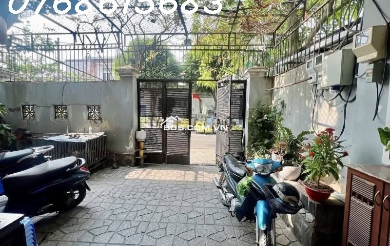 Bán biệt thự ven sông kề Gigamall Phạm Văn Đồng, Thủ Đức: 129m2, 3 tầng, 6PN, 16.5 tỷ - Sổ hồng, giá tốt, ở ngay!