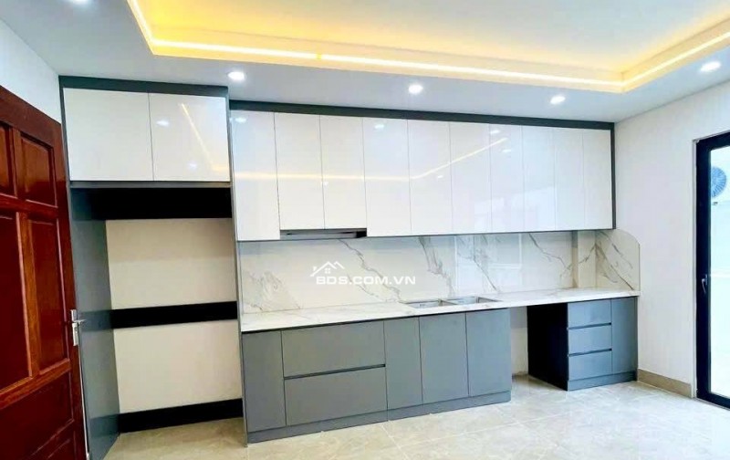 Bán Nhà Thang Máy, Hoa Lư, Hai Bà Trưng 38m, 5 tầng, mt 4.5m, giá 15 tỷ.