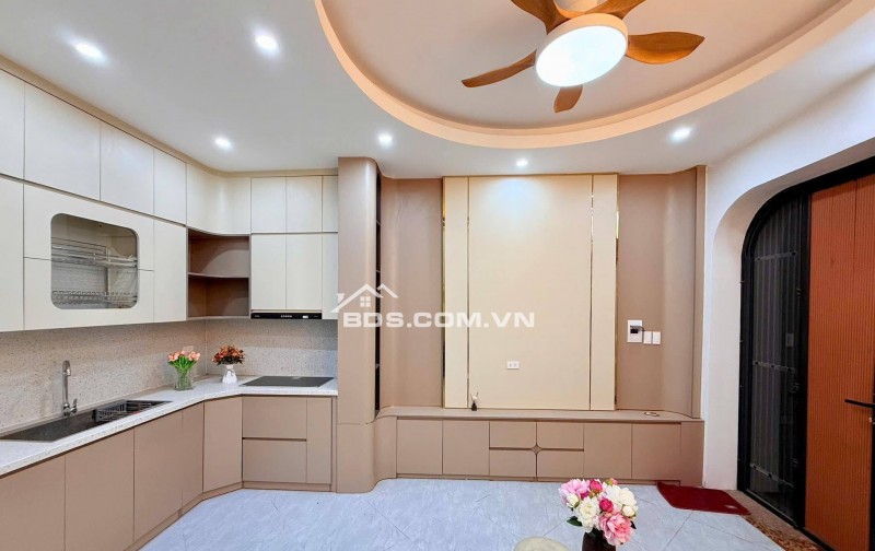 Nhà Đẹp Linh Quang, Đống Đa 31m, 5 tầng, mt 4m, giá 9.6 tỷ.