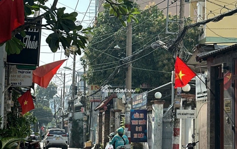 Bán nhà 3 tầng HXH Phan Huy Ích ngang 4x28 nở hậu tài lộc sát Emart tặng NT chỉ 6 tỷ.