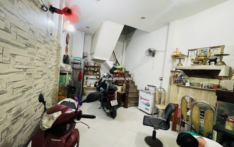 BÁN NHÀ GẦN CHỢ PHẠM VĂN HAI, 4PN 3WC, 3.5x9, 5x TỶ