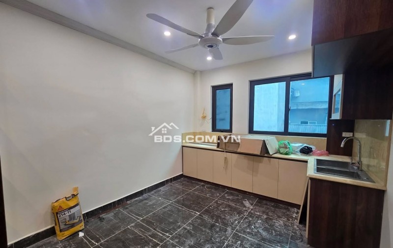 1 NHÀ RA PHỐ - PHÂN LÔ 2 MẶT NGÕ OTO - TRUNG TÂM CẦU GIẤY - 5 TẦNG THANG MÁY - KINH DOANH - VỪA Ở VỪA CHO THUÊ - VỊ TRÍ VÀNG PHÂN KHÚC HIẾM NHÀ BÁN