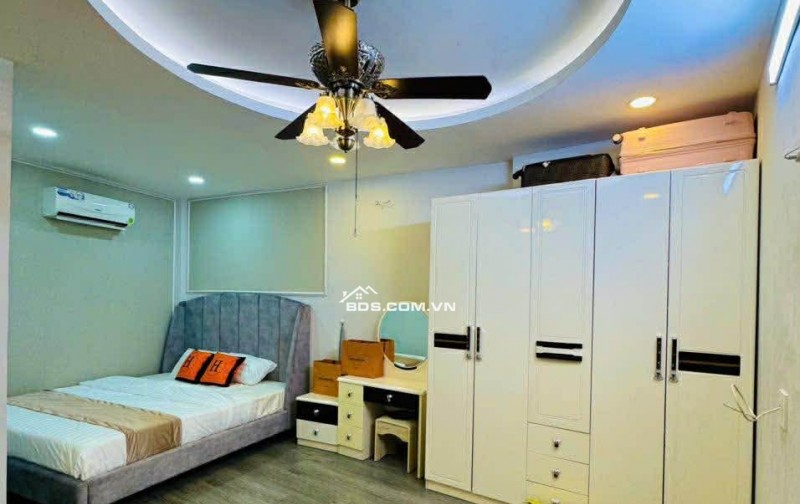 Bán nhà đẹp 3 tầng Ni Sư Huỳnh Liên Tân Bình, 4.2x12m, 4PNKK chỉ nhỉnh 5 tỷ