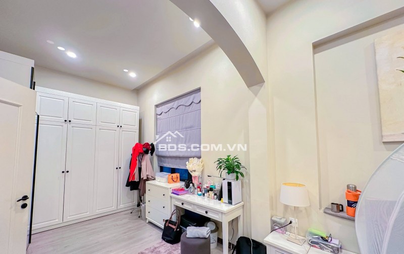 Nhà Đẹp Mặt Phố Thanh Đàm, Hoàng Mai 100/130m, 3 tầng, mt 9m, giá 19.8 tỷ