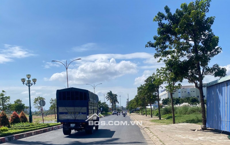 bán nhà 5 tầng gần vincome tuy hòa, sổ hồng riêng hoàn công . giá tốt nhất thị trường lh 0866563878